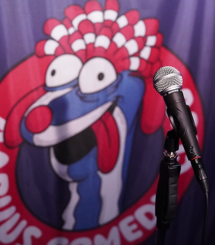 Mikrofon klar til show på Aarhus Comedy Club i Aarhus C