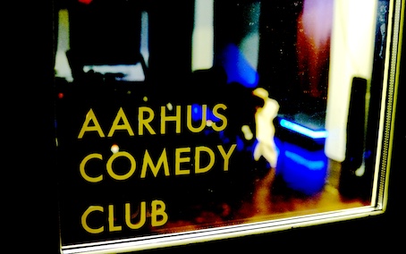 Aarhus Comedy Club indgang ved døren